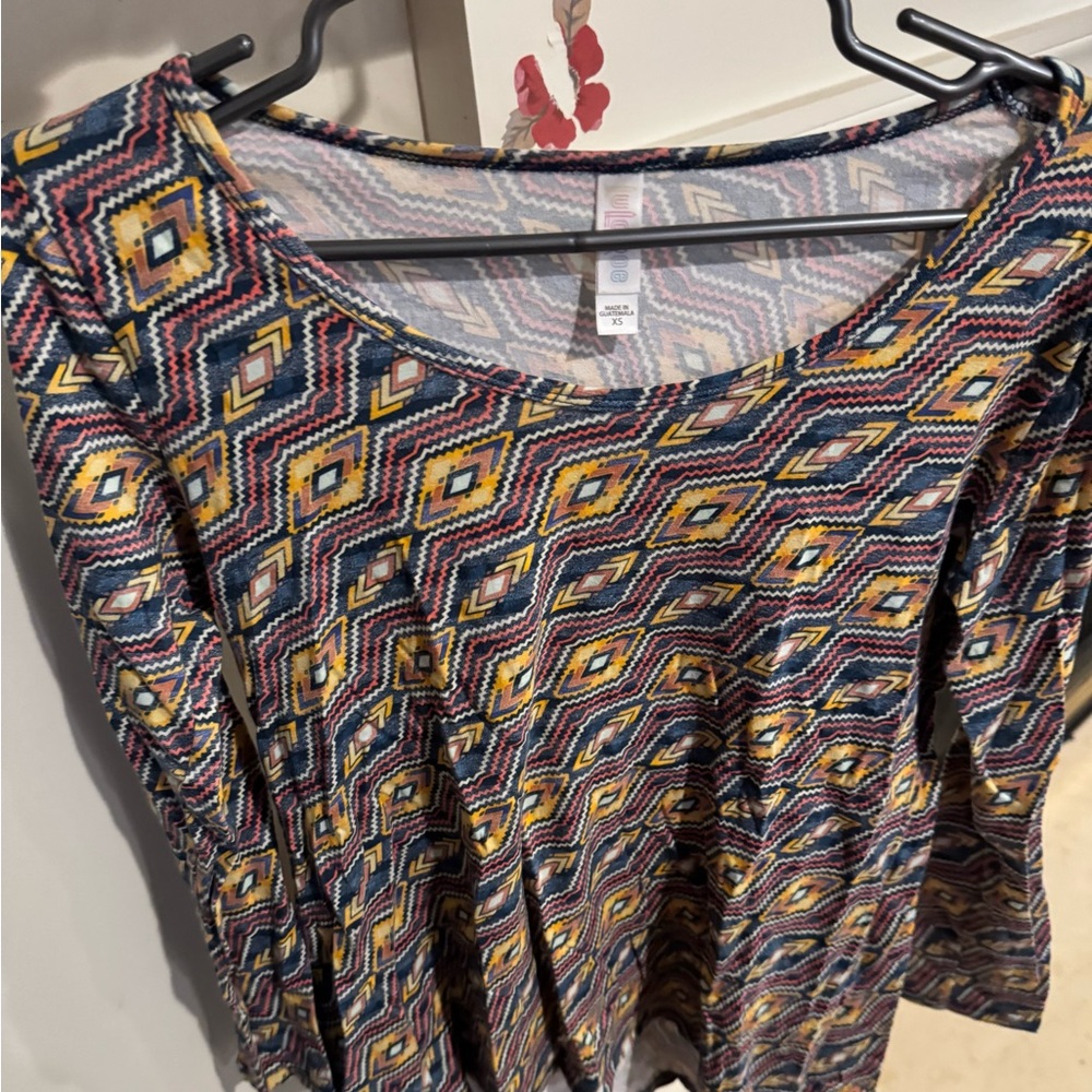 Lularoe Lynnae women's long sleeve tshirt, multicolor print, xs